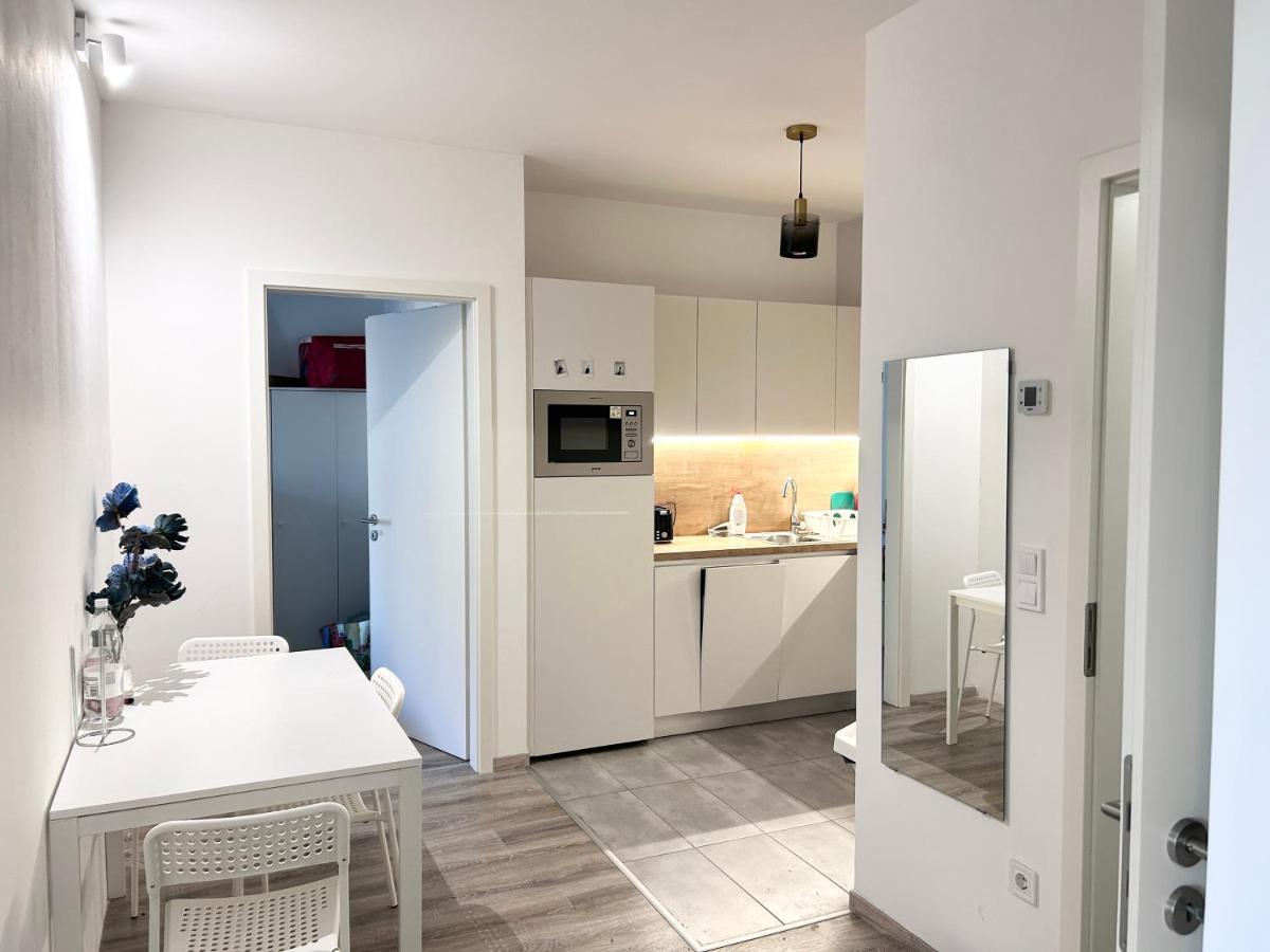 New 2022 Family&Friends Downtown Ac 3Br 2Ba Free Parking Big Balcony Near Metro&Train Station Self Check-In Apt Budapeste Exterior foto